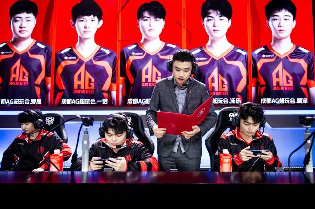 🎬英雄联盟10周年系列回顾：原来职业选手也可以这么菜！