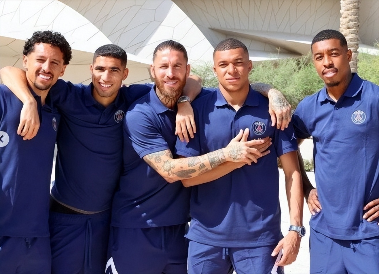 布朗突破分球底角 胡金秋三分出手命中